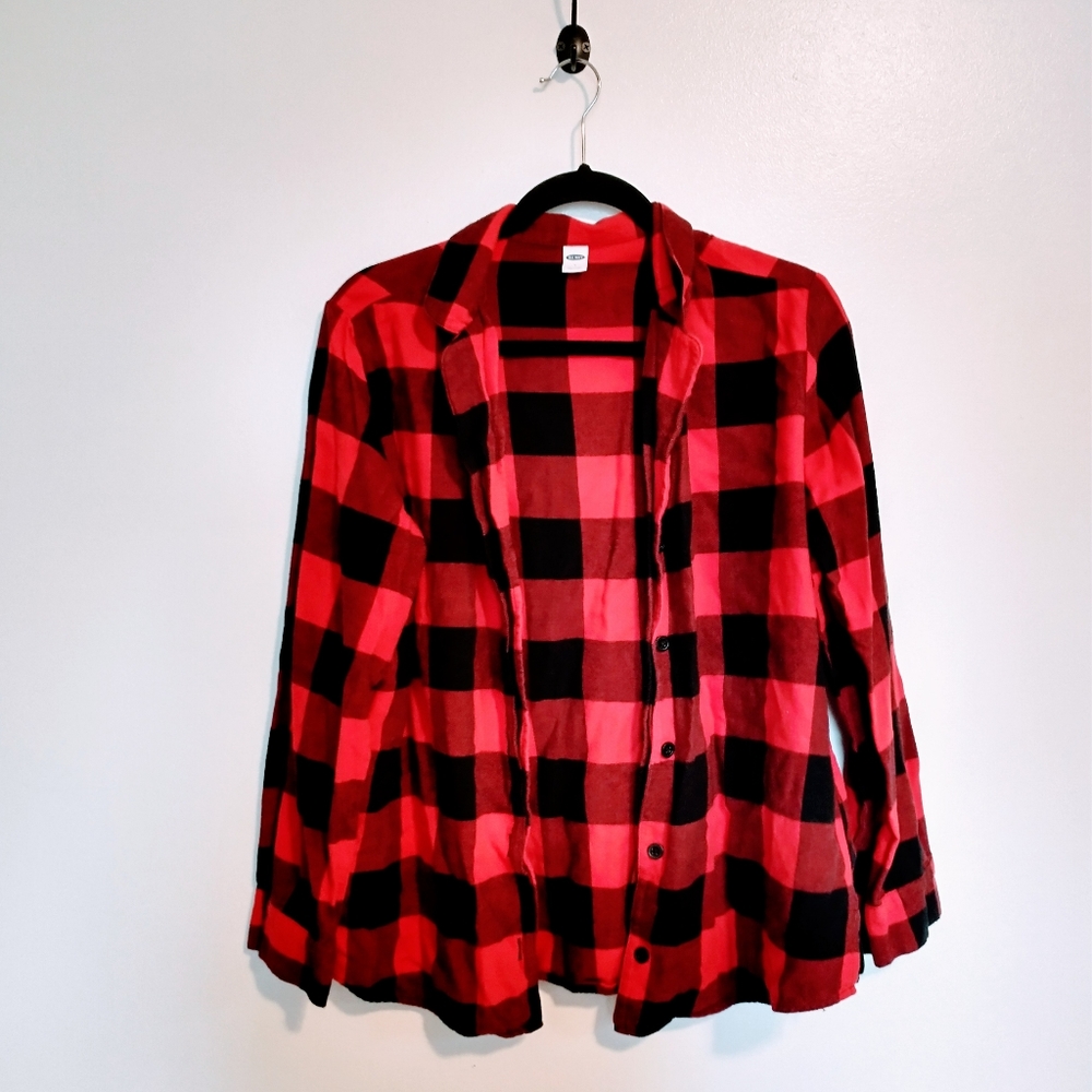 Old Navy red and black plaid flannel button up front size large